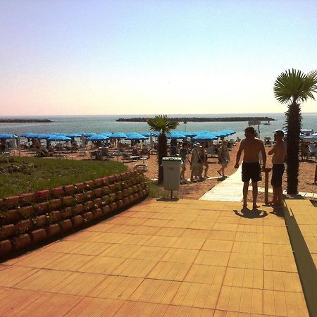Airone Bianco Residence Village Lido delle Nazioni Bagian luar foto