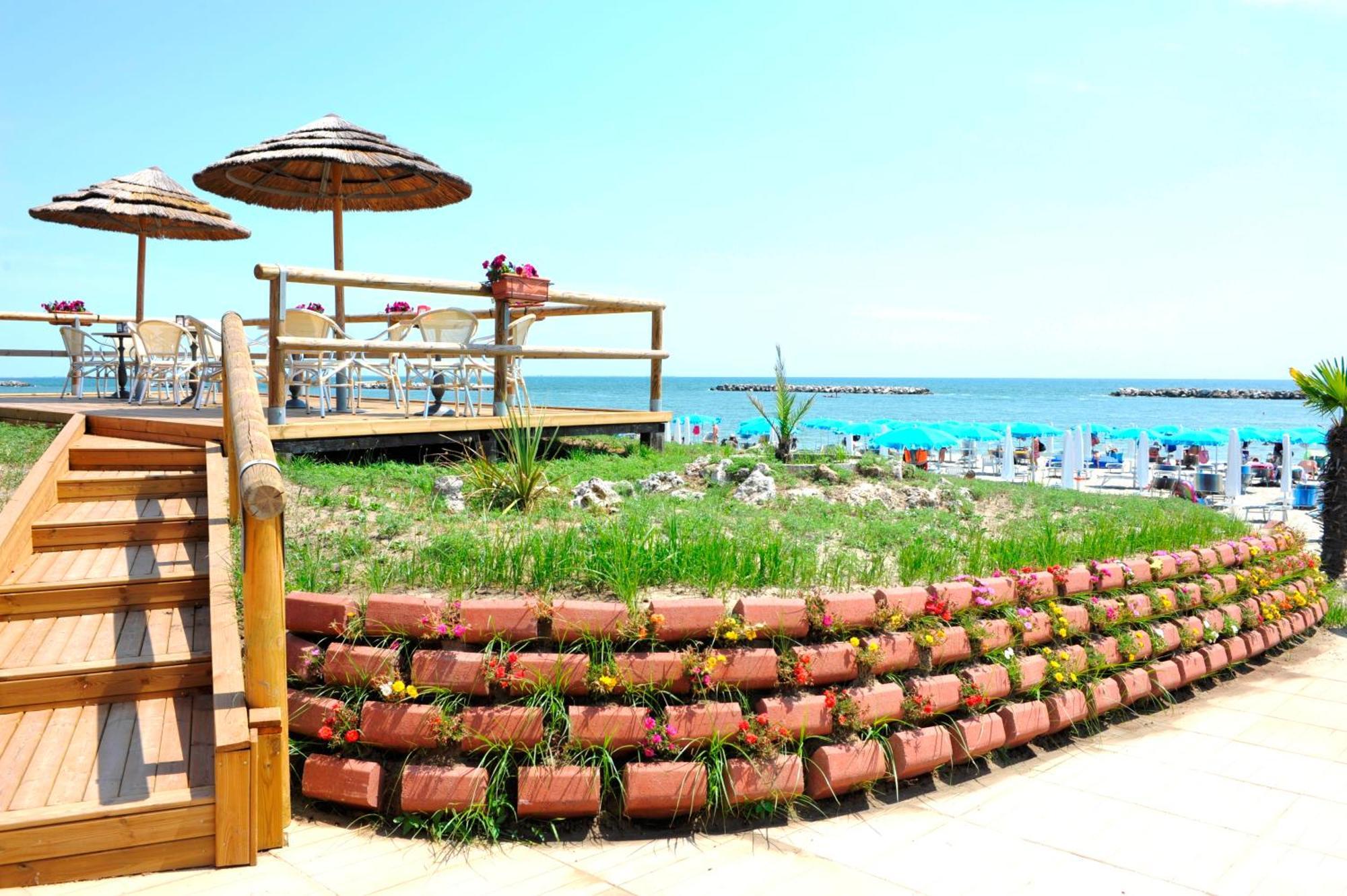 Airone Bianco Residence Village Lido delle Nazioni Bagian luar foto