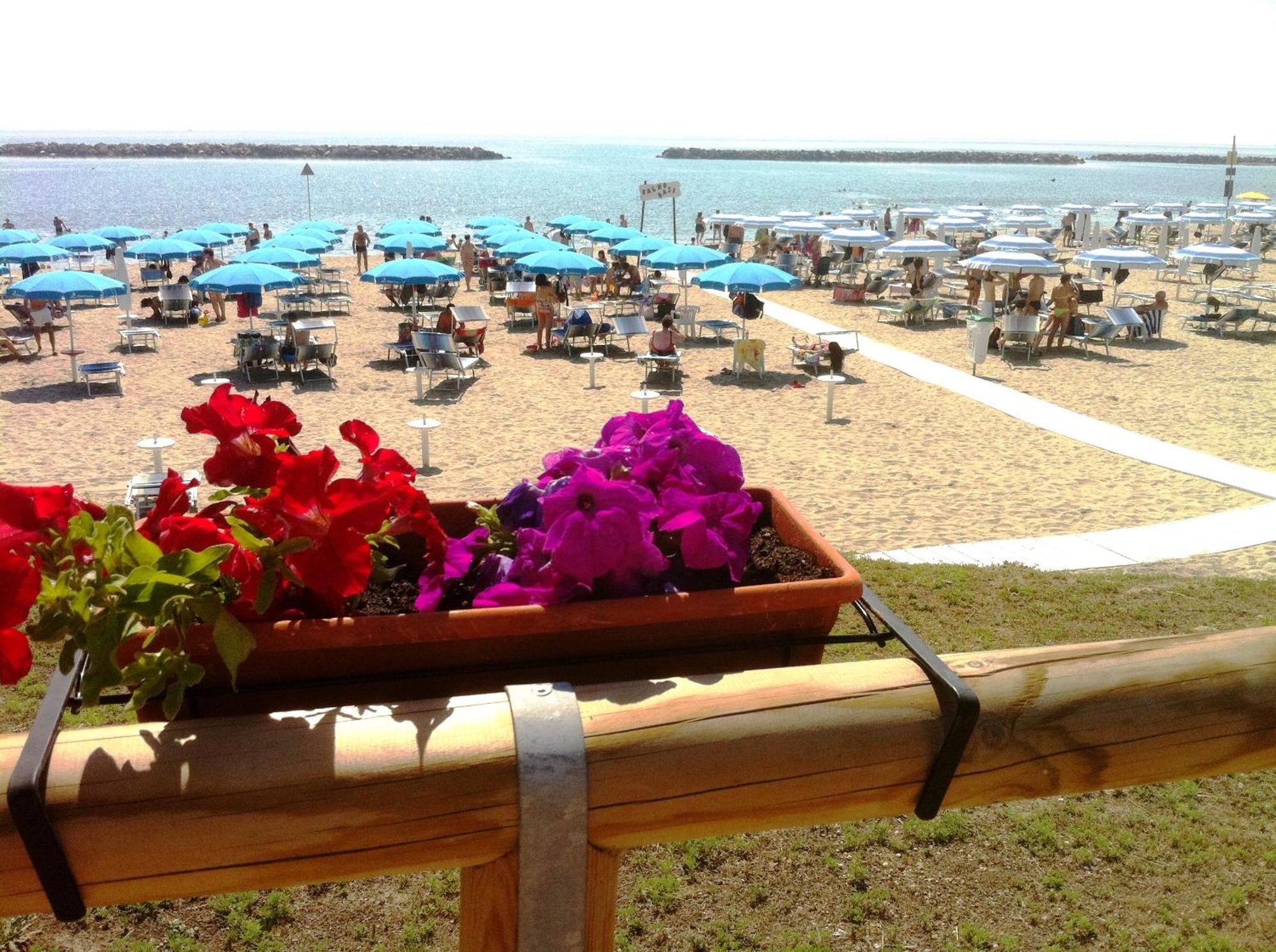 Airone Bianco Residence Village Lido delle Nazioni Bagian luar foto